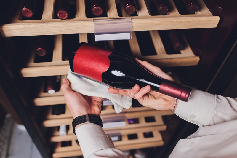 5 razones para conservar tus botellas en neveras de vinos