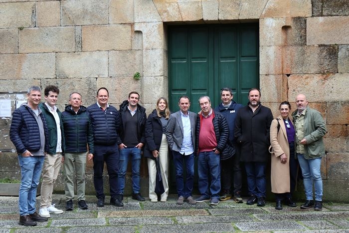 Tres bodegas recibieron la visita de los profesionales llegados de Madrid durante el viaje DescubreRibeiro y otras 10 se presentaron en cata rápida