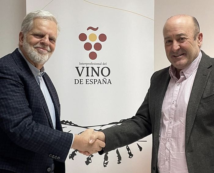 El acuerdo, firmado por el presidente de OIVE, Fernando Ezquerro, y el director del OeMv, Rafael del Rey, facilita una información fundamental para el desempeño del sector vitivinícola, de forma gratuita y a través de la página web del OeMv