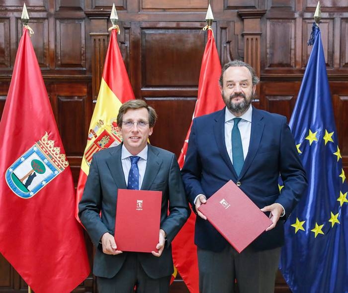 J.L Martínez Almeida y B. Torremocha tras la firma del convenio