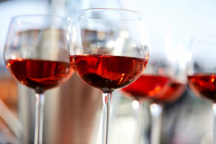 Rosé Wines Defy Global Decline, Now 10% of World Wine Consumption With $2.7 Billion in Exports