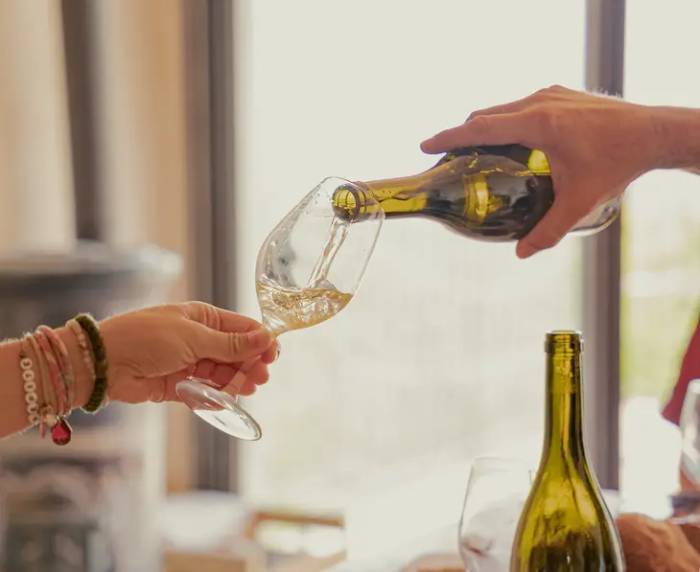 Italian Wine Habits Shift as Younger Generations Favor Social Drinking Over Traditional Meals