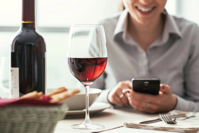AI Chatbots Guide New York City Diners in Choosing Wine at Restaurants