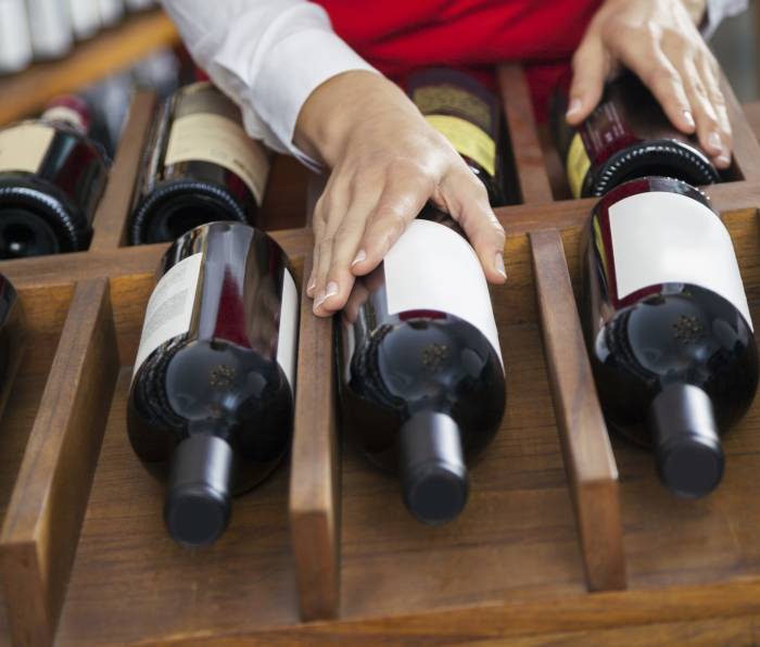 European Central Bank Holds Interest Rates Steady Amid Middle East Conflict Fears