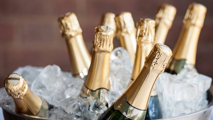 Champagne Shipments Fall 2% in 2025 as French Demand Slumps and U.S. Overstocks Weigh on Sales