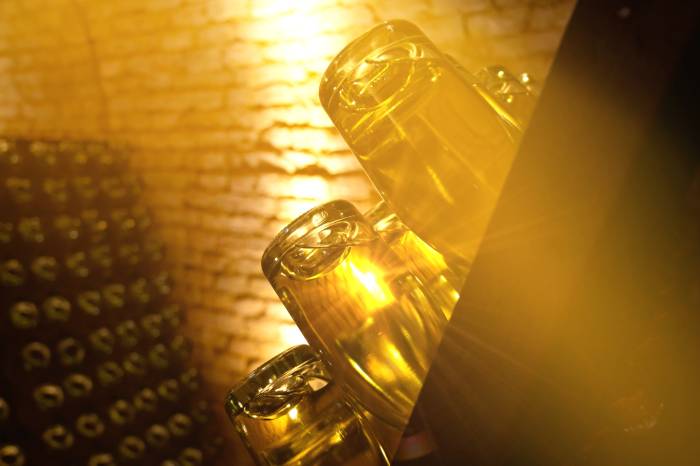 Champagne Shipments Fall Nearly 2% in 2025 as Global Demand Faces New Pressures