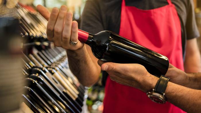 French Organic Wine Producers Warn of Slowdown as Vineyard Conversions Drop 40% in 2025