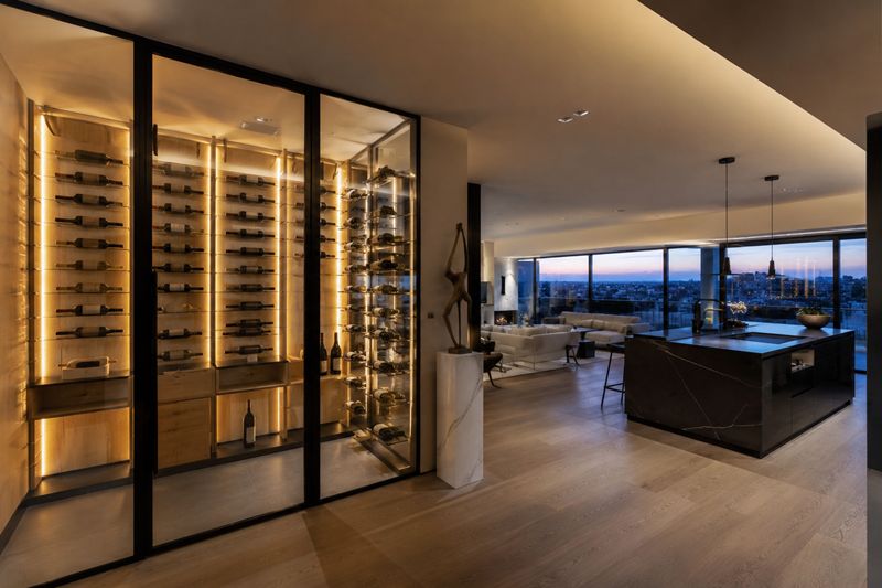 El auge de la vivienda de lujo en Madrid y su impacto en la protección de vinos y arte