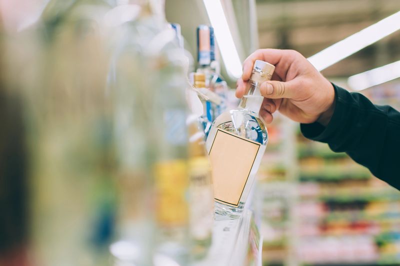 Rusia convierte vino, cerveza y vapeadores en bienes estratégicos
