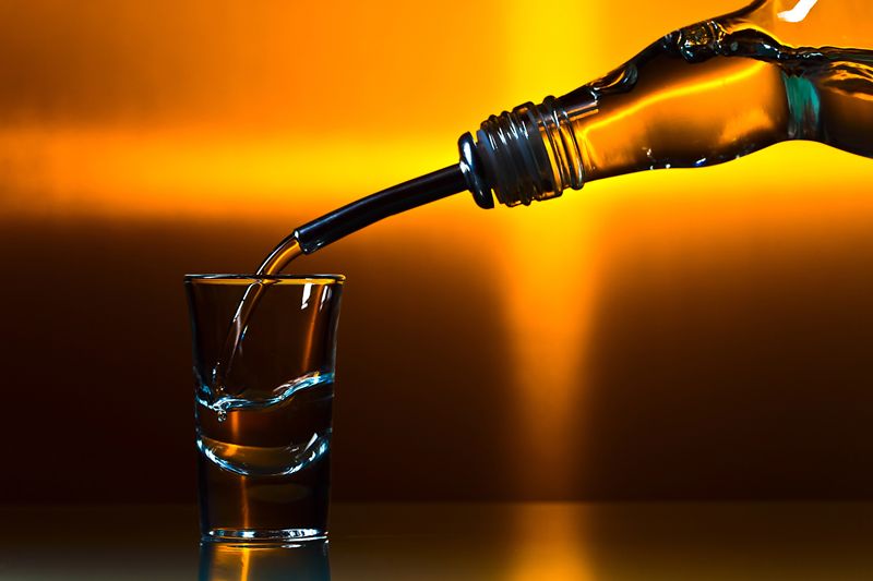 Reino Unido sopesa otra subida del impuesto al alcohol tras años de caída en las ventas